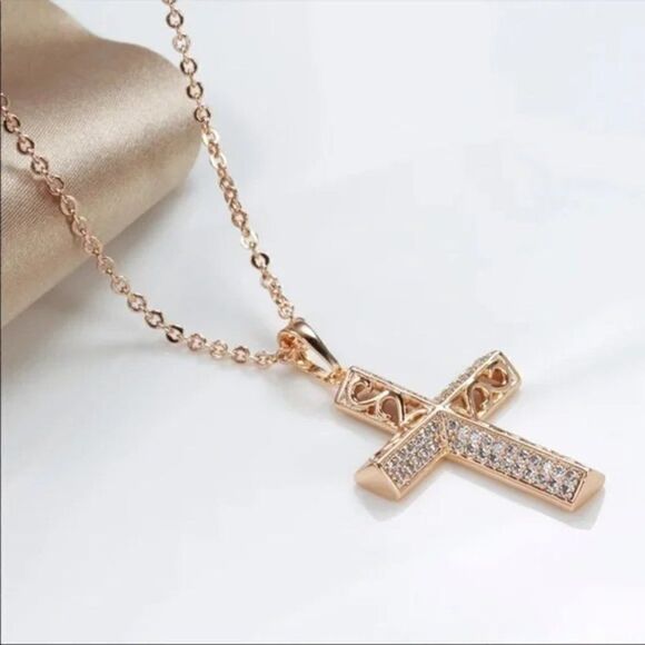 𝅺⭐️Rose Gold Micro Pave Cross Necklace - Picture 5 of 10